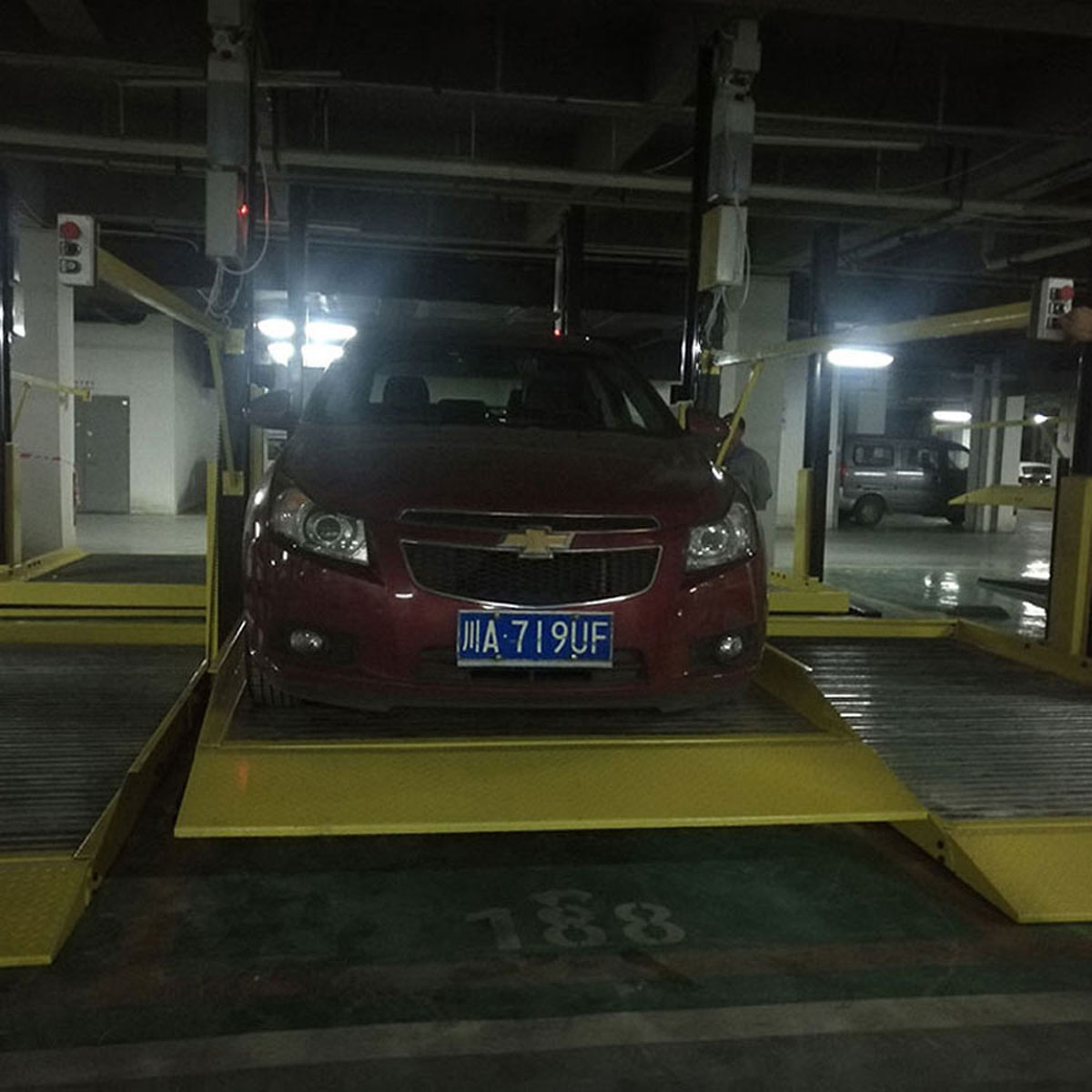 赤壁4柱機械式停車庫租賃
